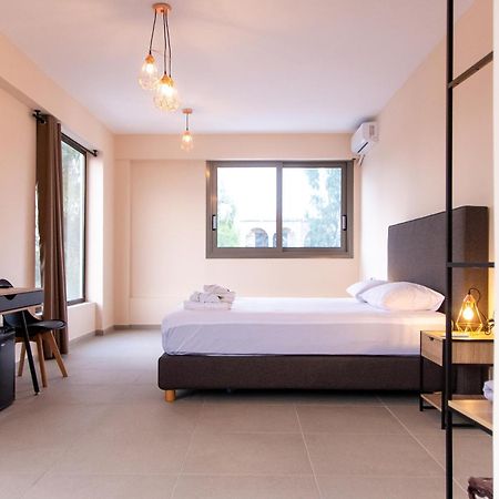 Mini Suites Near Athen'S Airport Free Shuttle From And To Athen'S Airport สปาตา ภายนอก รูปภาพ