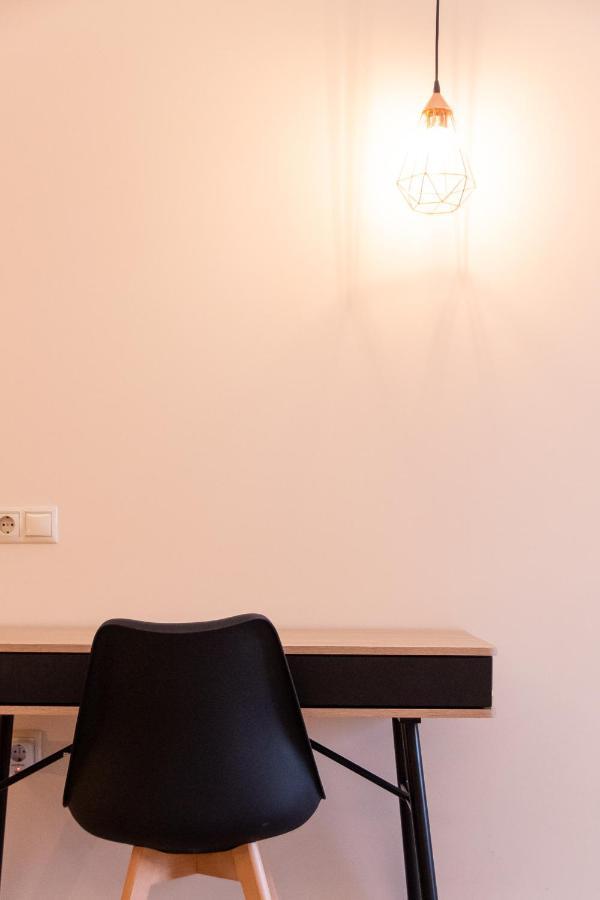 Mini Suites Near Athen'S Airport Free Shuttle From And To Athen'S Airport สปาตา ภายนอก รูปภาพ