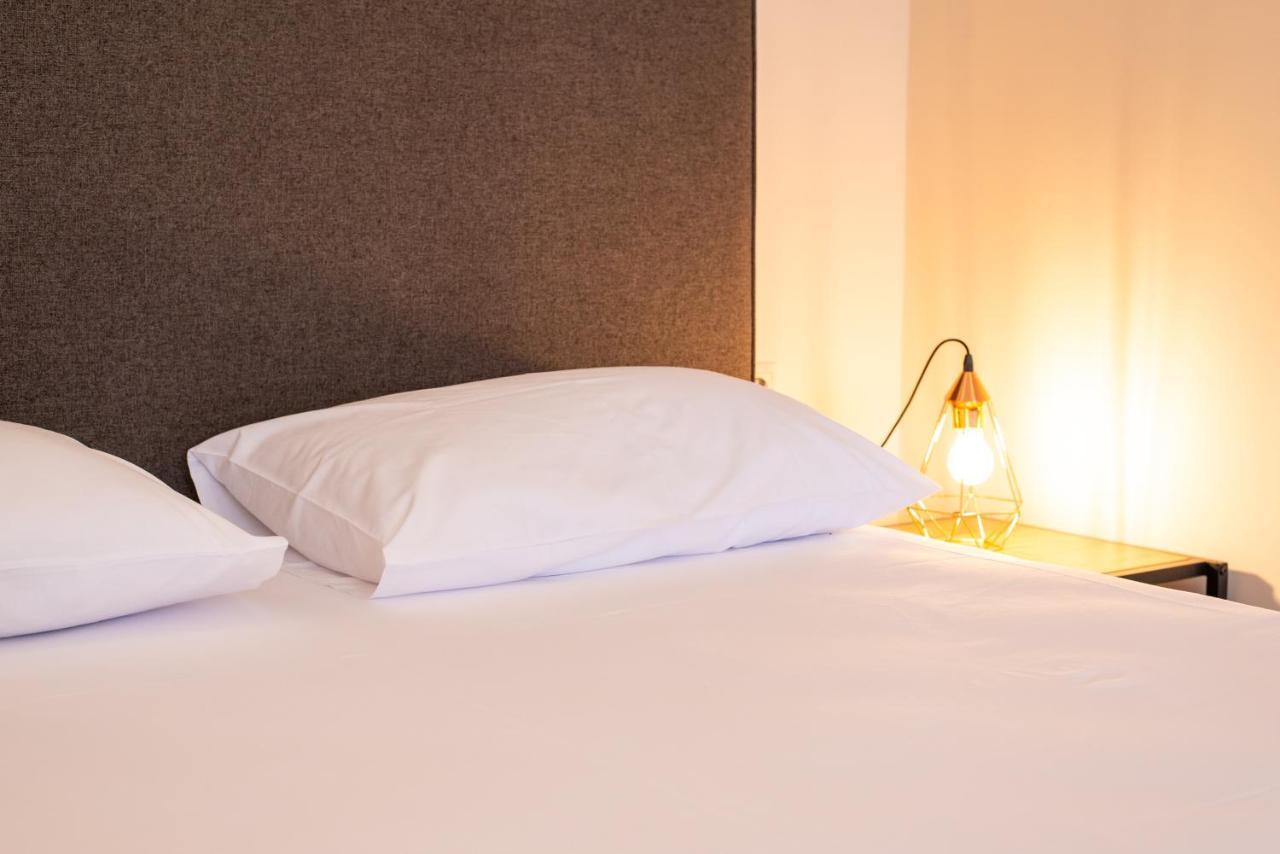 Mini Suites Near Athen'S Airport Free Shuttle From And To Athen'S Airport สปาตา ภายนอก รูปภาพ