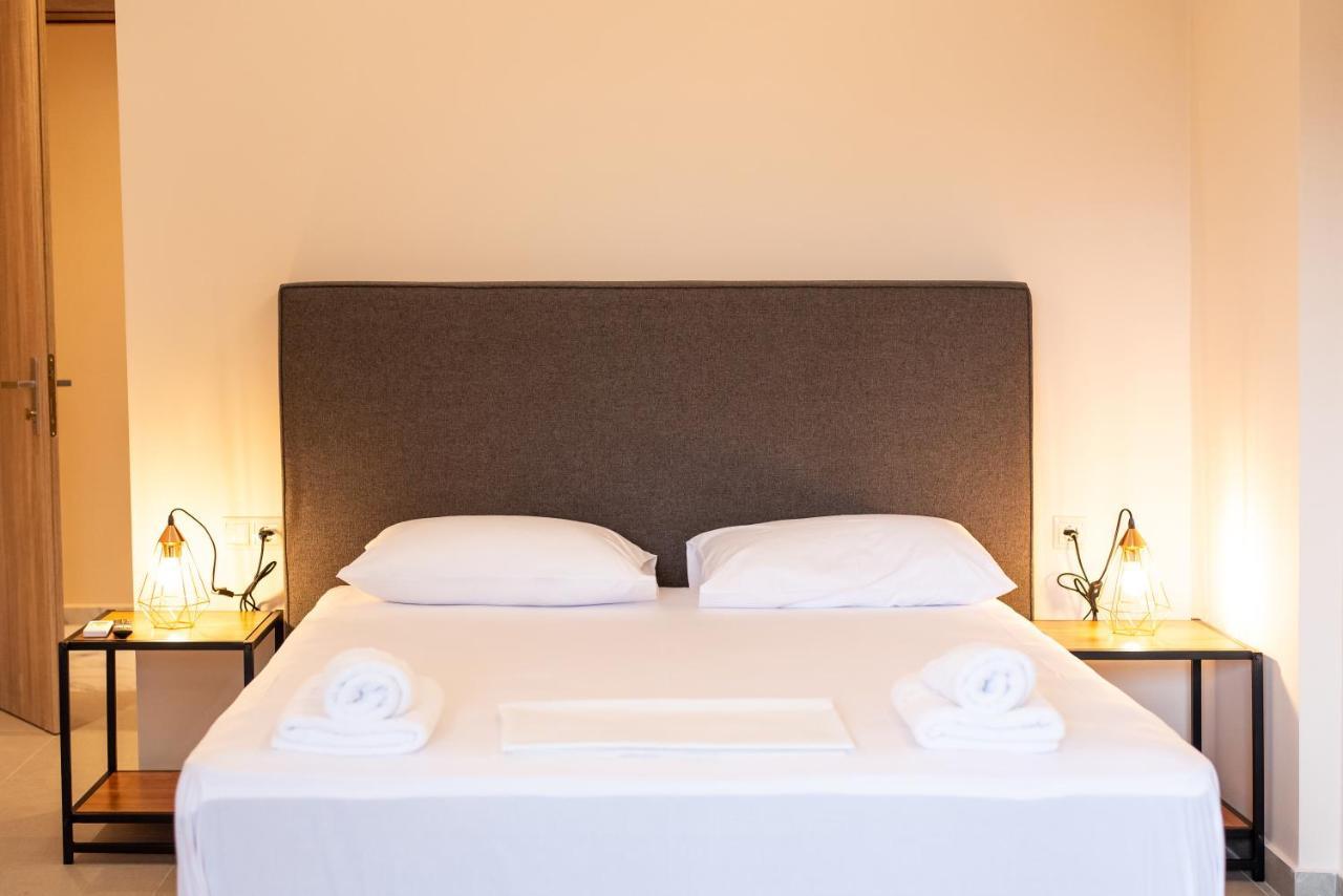 Mini Suites Near Athen'S Airport Free Shuttle From And To Athen'S Airport สปาตา ภายนอก รูปภาพ