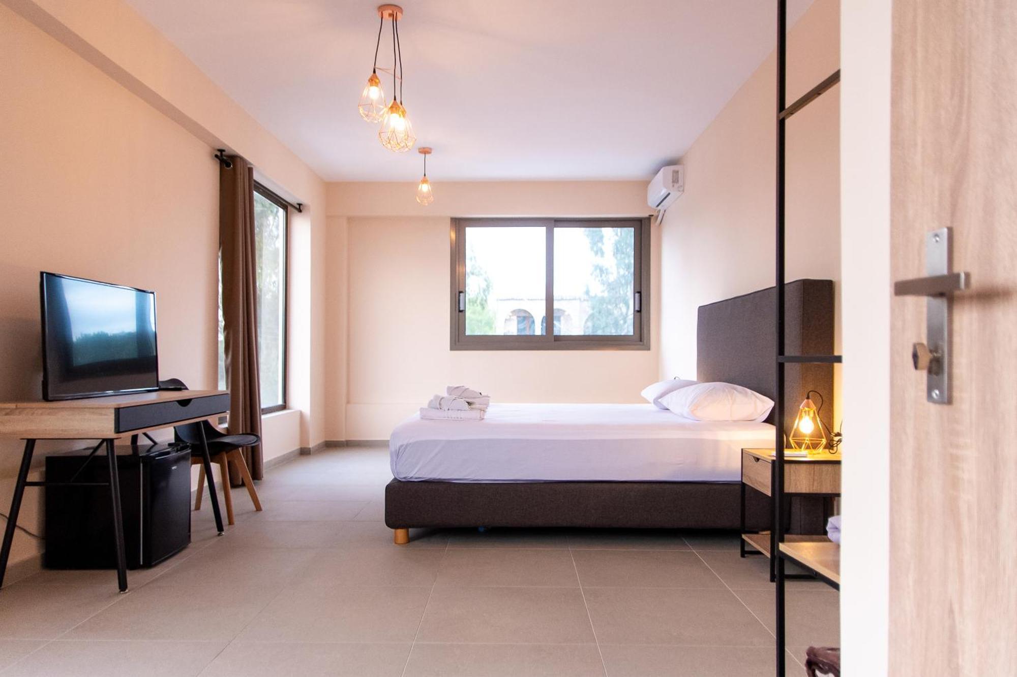 Mini Suites Near Athen'S Airport Free Shuttle From And To Athen'S Airport สปาตา ภายนอก รูปภาพ